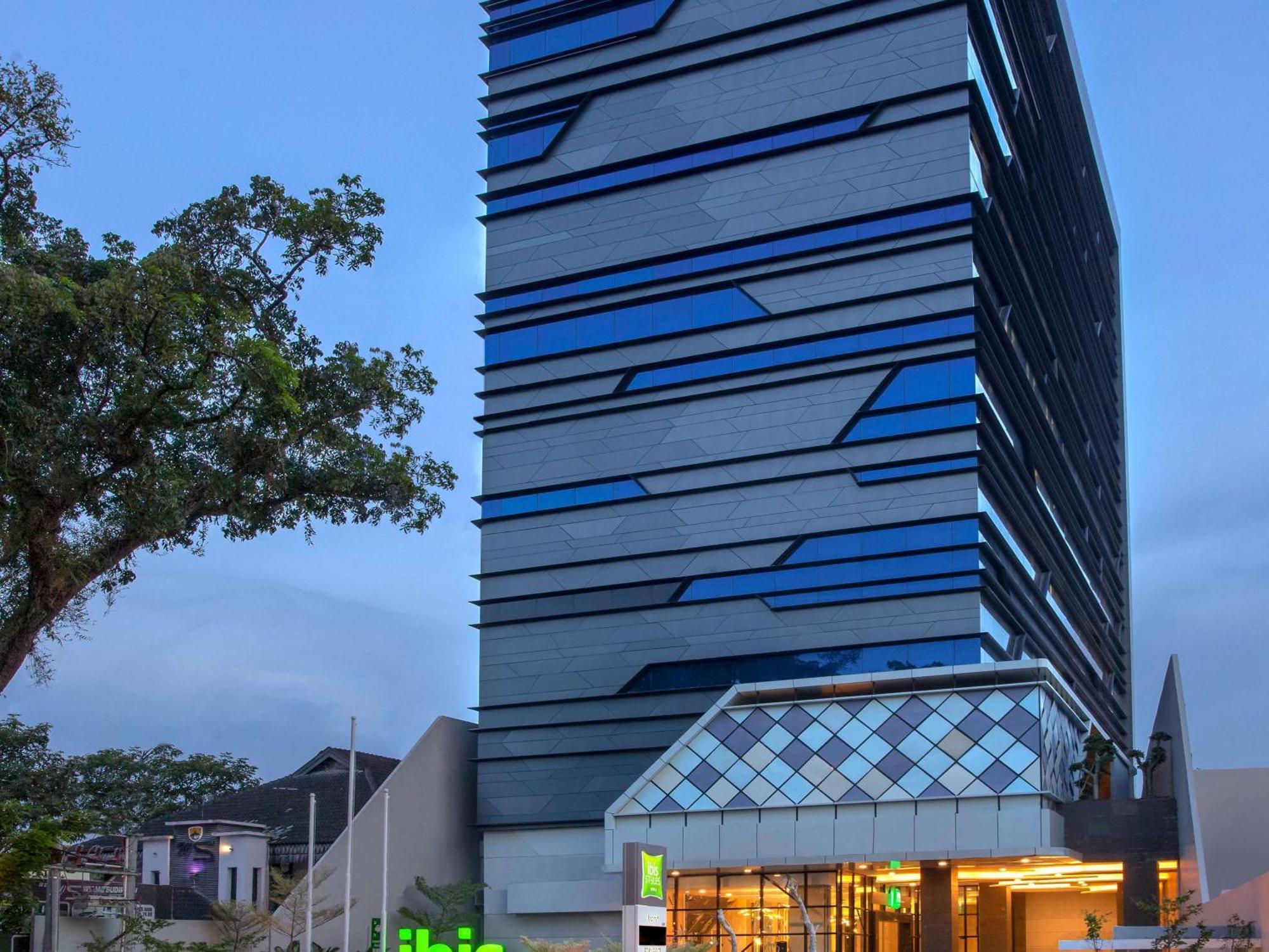 Ibis Styles Medan Pattimura Exterior foto